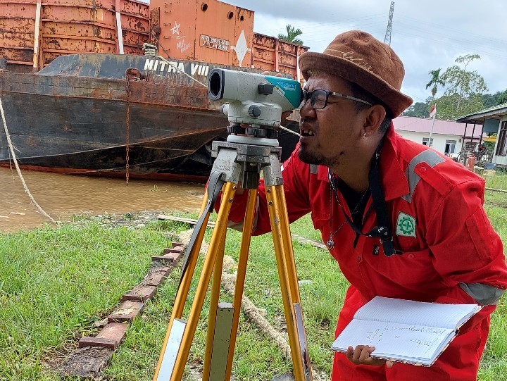 survey Topografi dengan alat Automatic level waterpass Agratek Surveyor Indonesia