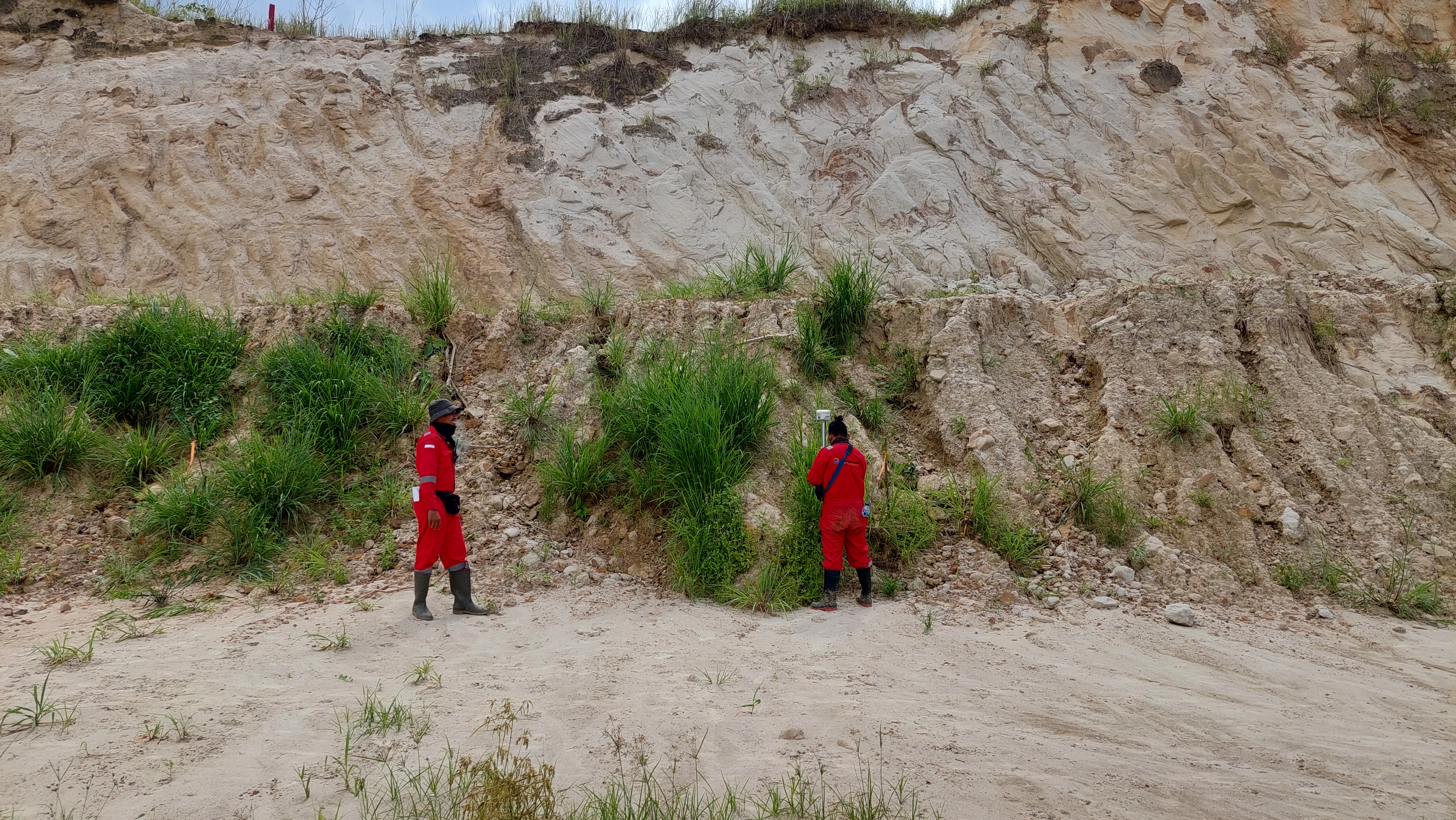 Survey GPS GNSS untuk ketinggian tebing